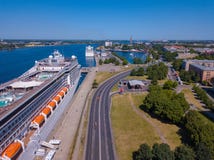 Взгляд на классическом американском ретро параде автомобиля в Риге, Латвии стоковые фотографии rf Взгляд на классическом американском ретро параде автомобиля в Риге, Латвии стоковые фотографии rf