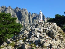 Взгляд на статуе в Col de Bavella пропуска стоковое изображение rf Взгляд на статуе в Col de Bavella пропуска стоковое изображение rf