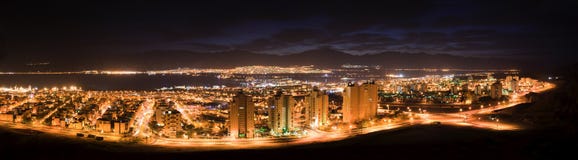 взгляд ночи Израиля eilat панорамный стоковое изображение взгляд ночи Израиля eilat панорамный стоковое изображение
