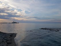 Взгляд от побережья в Греции с красивым небом и голубым морем стоковые изображения rf Взгляд от побережья в Греции с красивым небом и голубым морем стоковые изображения rf