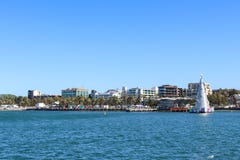 Взгляд портового района Geelong от пристани Cunningham стоковые фотографии rf Взгляд портового района Geelong от пристани Cunningham стоковые фотографии rf