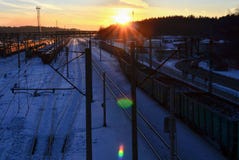 Взгляд сверху железнодорожного депо с товарными вагонами стоковое изображение Взгляд сверху железнодорожного депо с товарными вагонами стоковое изображение