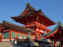 Взгляд со стороны святыни Fushimi Inari Taisha в Киото, Японии стоковые изображения Взгляд со стороны святыни Fushimi Inari Taisha в Киото, Японии стоковые изображения