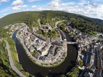 Вид с воздуха на бельгийском Roche-en-Ardenne Ла города стоковое фото rf Вид с воздуха на бельгийском Roche-en-Ardenne Ла города стоковое фото rf