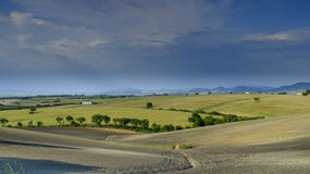 Вид на загородную местность Andalucian ранним летом стоковое фото rf Вид на загородную местность Andalucian ранним летом стоковое фото rf