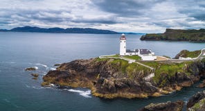 Вид с воздуха маяка головы Fanad в Ирландии стоковая фотография Вид с воздуха маяка головы Fanad в Ирландии стоковая фотография