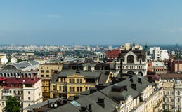 Вид с воздуха от собора St Sophia на зданиях исторического центра Киева стоковое изображение Вид с воздуха от собора St Sophia на зданиях исторического центра Киева стоковое изображение