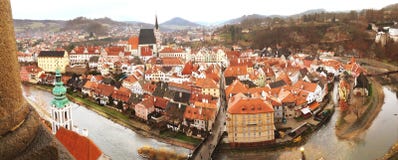 Вид с воздуха панорамы Cesky Krumlov, места всемирного наследия ЮНЕСКО, чехии стоковые фотографии rf Вид с воздуха панорамы Cesky Krumlov, места всемирного наследия ЮНЕСКО, чехии стоковые фотографии rf