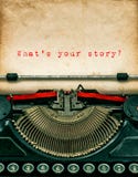 Винтажная машинка с текстурированной grungy бумагой Ваш рассказ Стоковая Фотография RF Винтажная машинка с текстурированной grungy бумагой Ваш рассказ Стоковая Фотография RF