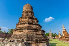 Висок Mahathat в пределе парка Sukhothai исторического стоковая фотография Висок Mahathat в пределе парка Sukhothai исторического стоковая фотография