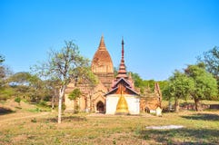Висок с врезанной пагодой в старом Bagan, Мьянмой стоковое изображение rf Висок с врезанной пагодой в старом Bagan, Мьянмой стоковое изображение rf
