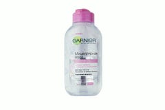 Вода Киева, Украины - 6-ое февраля 2017 Garnier мицелларная для того чтобы очистить сторону Garnier косметический бренд который п стоковое изображение rf Вода Киева, Украины - 6-ое февраля 2017 Garnier мицелларная для того чтобы очистить сторону Garnier косметический бренд который п стоковое изображение rf