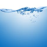 Волна с выплеском на поверхности воды. Волна с выплеском на поверхности воды.