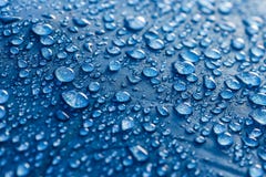 Вода падает картина над водоустойчивой тканью стоковые фотографии rf Вода падает картина над водоустойчивой тканью стоковые фотографии rf