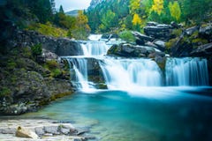 Водопад в ordesa, реке открытого моря красивом стоковое фото Водопад в ordesa, реке открытого моря красивом стоковое фото