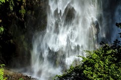 Водопад в Гималаях, Непале, зоне консервации Annapurna стоковая фотография rf Водопад в Гималаях, Непале, зоне консервации Annapurna стоковая фотография rf