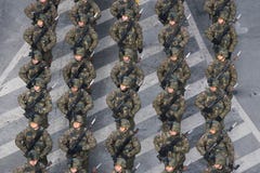 Военный парад празднуя национальный праздник Румынии стоковая фотография Военный парад празднуя национальный праздник Румынии стоковая фотография