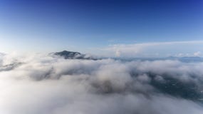 Воздушный ландшафт тумана утра стоковая фотография Воздушный ландшафт тумана утра стоковая фотография