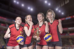 Волейболисты женщины празднуя победу и золотую медаль Стоковые Изображения Волейболисты женщины празднуя победу и золотую медаль Стоковые Изображения