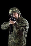 Вооруженный человек указывая оружие стоковая фотография Вооруженный человек указывая оружие стоковая фотография