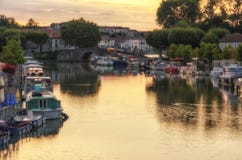 Восход солнца на канале du Midi, Castelnaudary, Франции стоковые фото Восход солнца на канале du Midi, Castelnaudary, Франции стоковые фото
