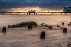 Восход солнца этапа посадки на Балтийском море с драматической предпосылкой стоковые фото Восход солнца этапа посадки на Балтийском море с драматической предпосылкой стоковые фото