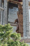 Восьмиугольный павильон над 99 ногами высокорослая бронзовая статуя Guanyin в 30 метров на виске Kek Lok Si на городке Джордж Pan стоковые фотографии rf Восьмиугольный павильон над 99 ногами высокорослая бронзовая статуя Guanyin в 30 метров на виске Kek Lok Si на городке Джордж Pan стоковые фотографии rf