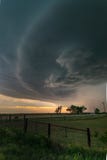 Вращая supercell грозы в северо-западной Оклахоме на заходе солнца стоковая фотография Вращая supercell грозы в северо-западной Оклахоме на заходе солнца стоковая фотография