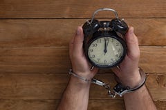 Время концепции, который заперли в тюрьме для служения преступления стоковое изображение Время концепции, который заперли в тюрьме для служения преступления стоковое изображение