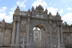 Входная дверь парадного входа дворца dolmabahce в Стамбуле, Турции стоковые изображения Входная дверь парадного входа дворца dolmabahce в Стамбуле, Турции стоковые изображения
