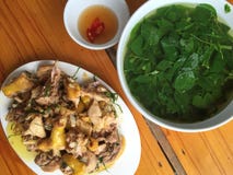 Въетнамская еда с жареной курицей стоковые фото Въетнамская еда с жареной курицей стоковые фото