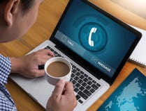 ВЫЗОВИТЕ МЕНЯ свяжитесь мы вопрос о сервисной поддержки обслуживания клиента пожалуйста вызывает стоковая фотография rf ВЫЗОВИТЕ МЕНЯ свяжитесь мы вопрос о сервисной поддержки обслуживания клиента пожалуйста вызывает стоковая фотография rf