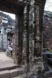 Высекаенный предохранитель рядом с южным входом входа на виске Preah Khan двенадцатого века стоковые фото Высекаенный предохранитель рядом с южным входом входа на виске Preah Khan двенадцатого века стоковые фото