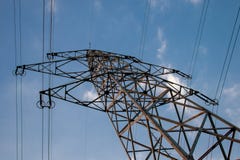 Высоковольтная линия, enery для людей стоковое изображение Высоковольтная линия, enery для людей стоковое изображение
