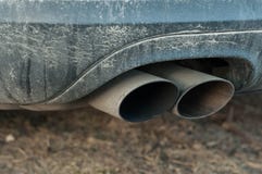 Выхлопные трубы нефти атмосферического автомобиля стоковое изображение rf Выхлопные трубы нефти атмосферического автомобиля стоковое изображение rf