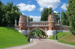Вычисляемый мост в ` Tsaritsyno ` Музе-запаса, Москве, России стоковое изображение Вычисляемый мост в ` Tsaritsyno ` Музе-запаса, Москве, России стоковое изображение