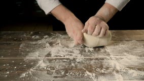 Главные руки замешивая тесто для Bakering акции видеоматериалы Главные руки замешивая тесто для Bakering акции видеоматериалы