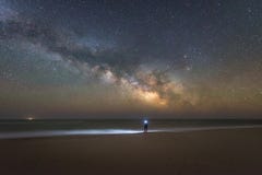 Галактика млечного пути поднимая над островом Assateague стоковые изображения rf Галактика млечного пути поднимая над островом Assateague стоковые изображения rf