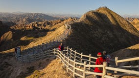 Героикоромантический волшебный рев Danxia льда стоковое фото rf Героикоромантический волшебный рев Danxia льда стоковое фото rf