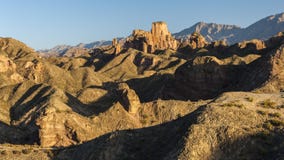 Героикоромантический волшебный рев Danxia льда стоковое фото rf Героикоромантический волшебный рев Danxia льда стоковое фото rf
