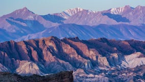 Героикоромантический волшебный рев Danxia льда стоковые изображения rf Героикоромантический волшебный рев Danxia льда стоковые изображения rf