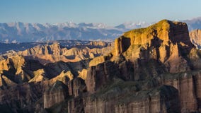 Героикоромантический волшебный рев Danxia льда стоковое изображение rf Героикоромантический волшебный рев Danxia льда стоковое изображение rf