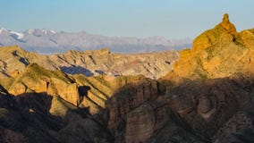 Героикоромантический волшебный рев Danxia льда стоковые изображения rf Героикоромантический волшебный рев Danxia льда стоковые изображения rf