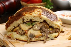 Гироскоп или сандвич shawarma стоковые фотографии rf Гироскоп или сандвич shawarma стоковые фотографии rf