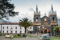 Главная площадь и церковь девственницы святой воды - Nuestra Senora de Agua Санта стоковое изображение rf Главная площадь и церковь девственницы святой воды - Nuestra Senora de Agua Санта стоковое изображение rf