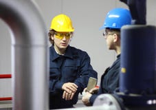 говорить 2 работникам стоковые фотографии rf говорить 2 работникам стоковые фотографии rf