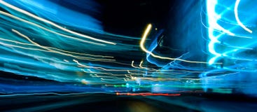 голубой автомобиль освещает движение стоковая фотография голубой автомобиль освещает движение стоковая фотография