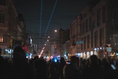 Голубые света в городе ночи стоковые фото Голубые света в городе ночи стоковые фото