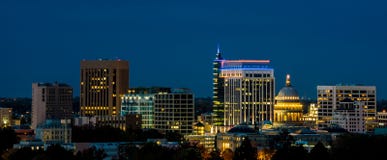 Горизонт ночи Boise Айдахо с городом освещает стоковые фото Горизонт ночи Boise Айдахо с городом освещает стоковые фото