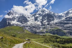 Горный велосипед в Grindelwald, Швейцарии стоковая фотография rf Горный велосипед в Grindelwald, Швейцарии стоковая фотография rf
